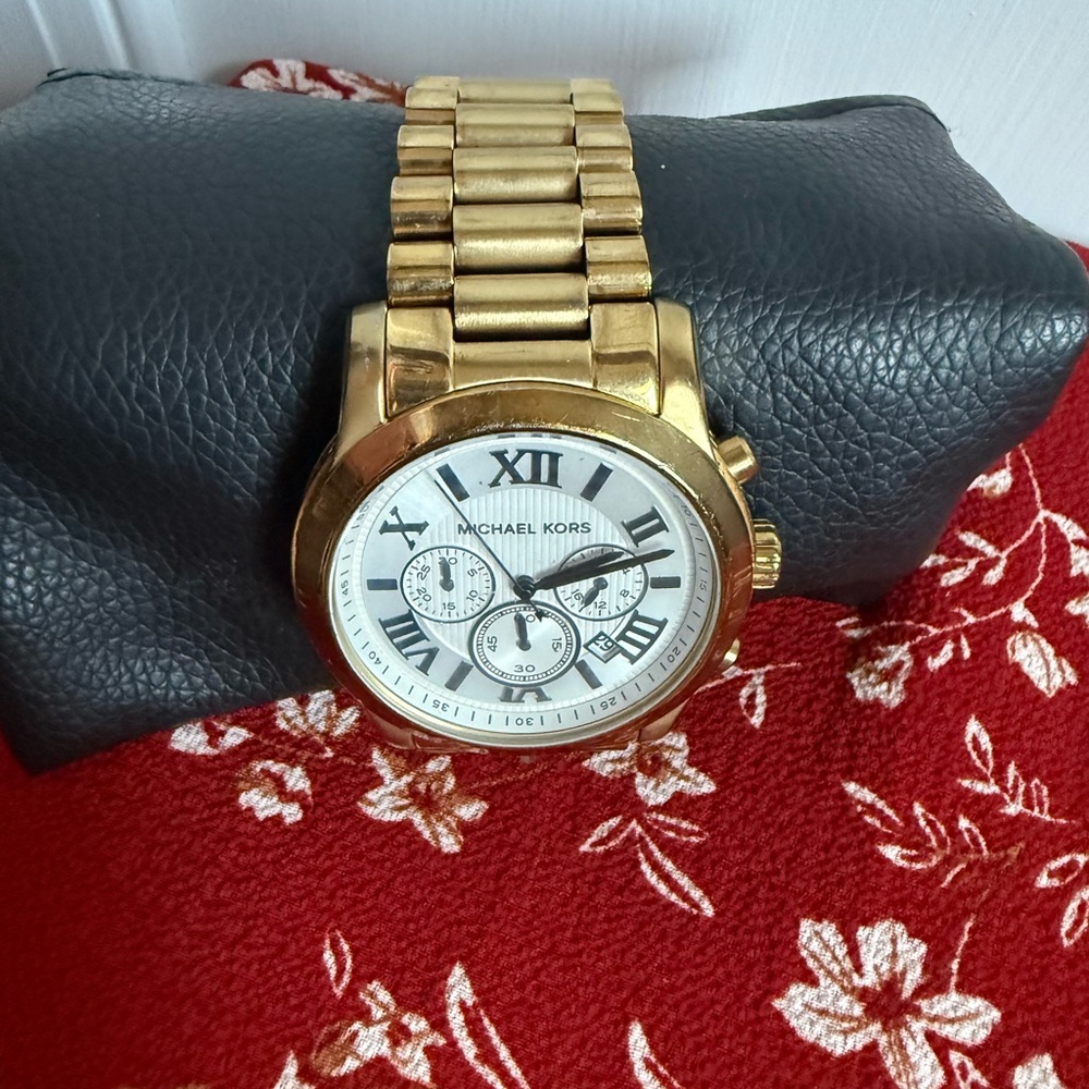 Michael Kors Gold Chronograph Watch - Picture 3 of 6